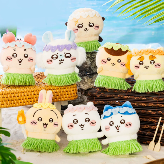 【Pre-Order】Chiikawa - Movie Series - Floral Wreath Grass Skirt Plush Pendant